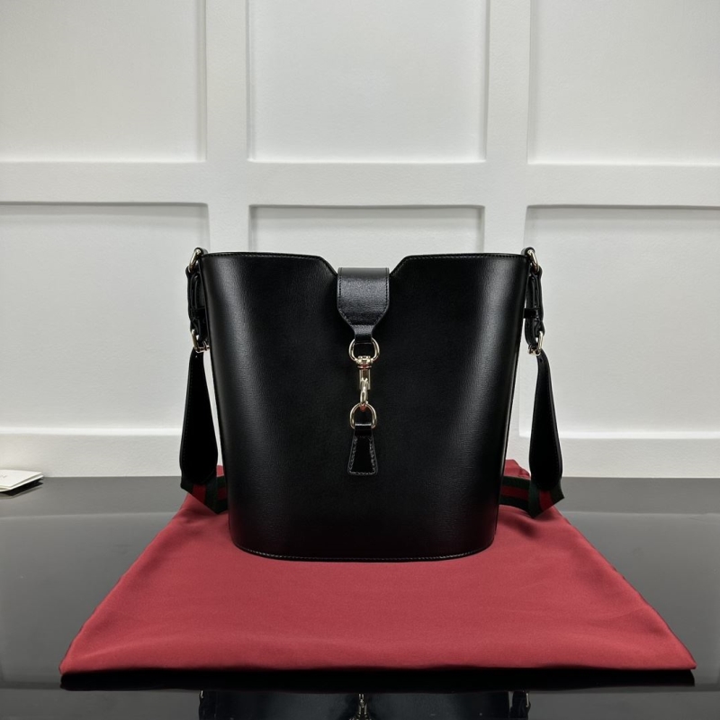 G*u*i bucket bags